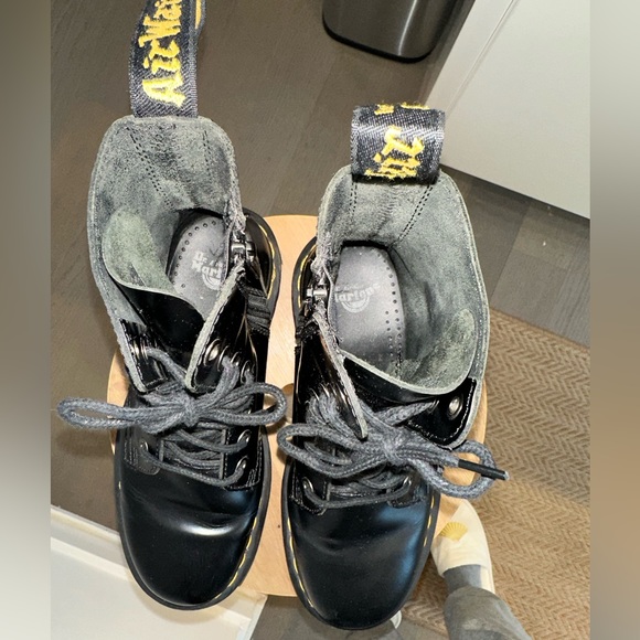 SOLD - Dr. Martens, Jadon 8-Eye Leather Platform Boot, size 7, great condition - Picture 5 of 6